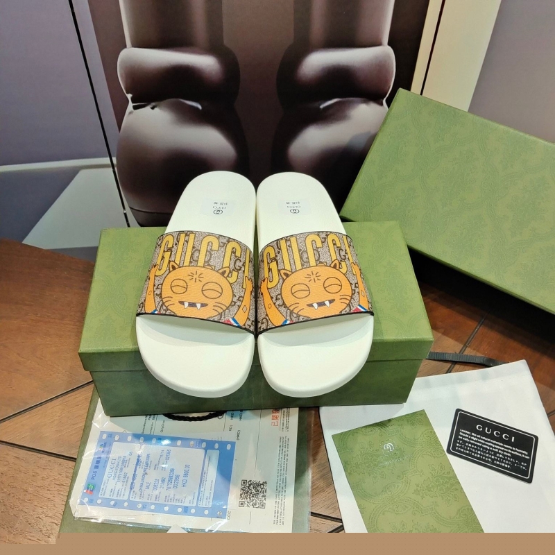G*u*i slippers